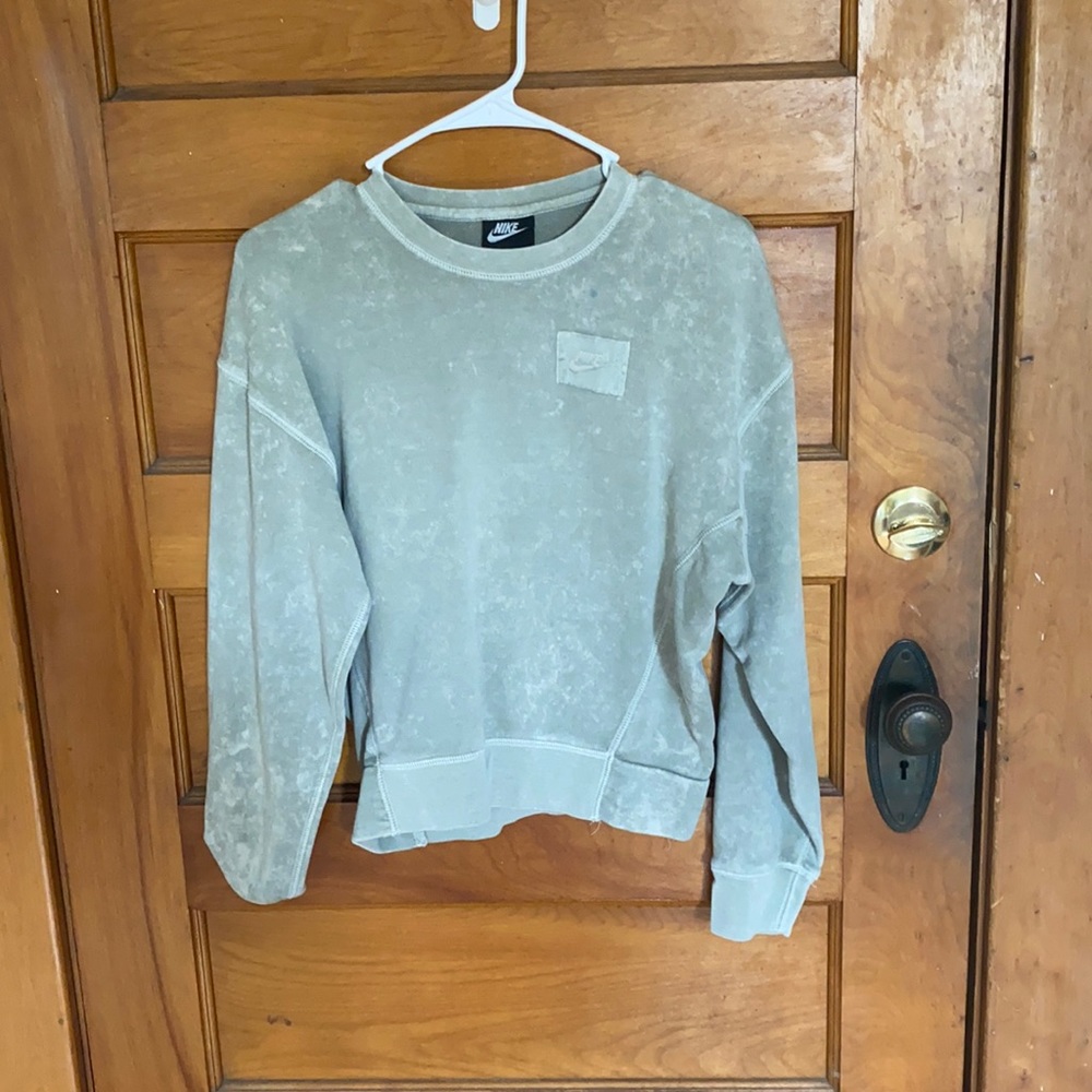 Nike bleach crop